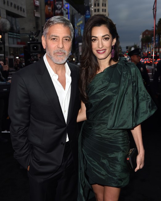 Амаль Клуни — 42: ТОП-5 роскошных нарядов голливудской красотки