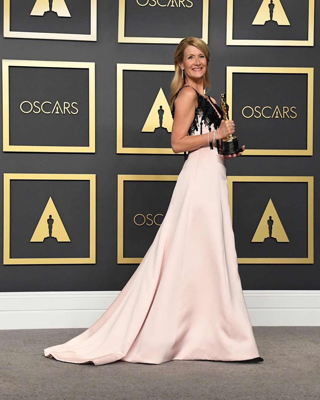 Оскар 2020. Самые яркие платья красной дорожки