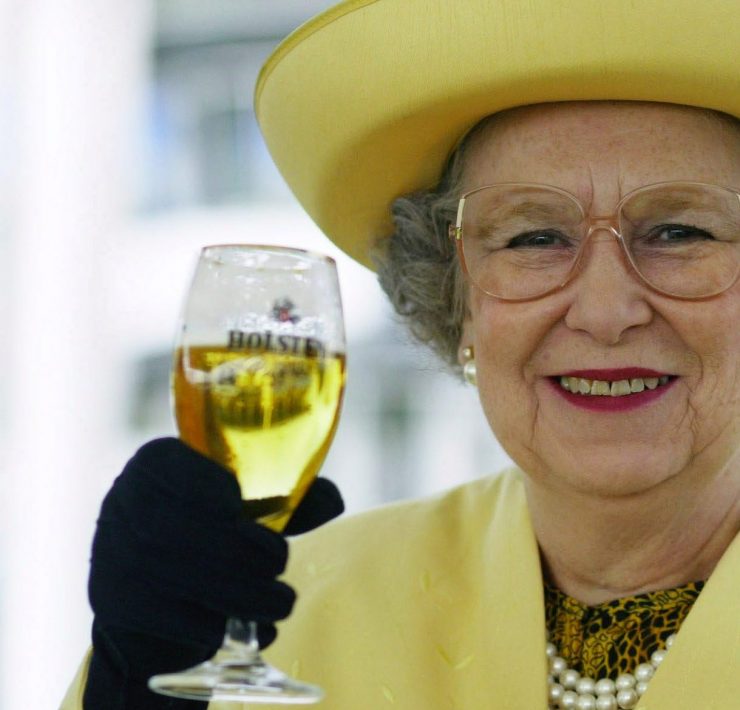 Єлизаветі II – 94! Нагода спробувати 4 улюблених коктейлі королеви