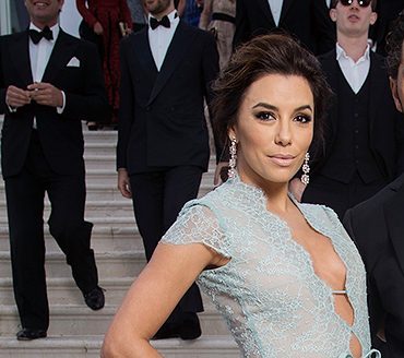 Танцы под испанскую гитару: Ева Лонгория поздравила мужа с 4-й годовщиной свадьбы