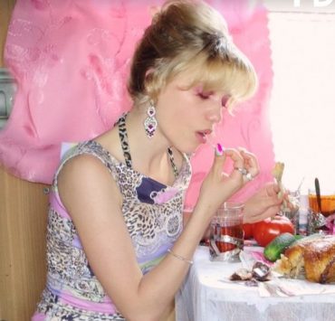 Китчевые сюжеты из украинских поездов в фото-книге Julie Poly «Укрзализныця»