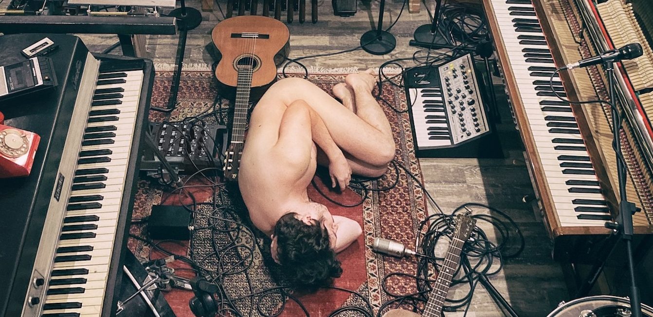 «Заброшка»: акустический альбом Pianoбоя, записанный в самоизоляции