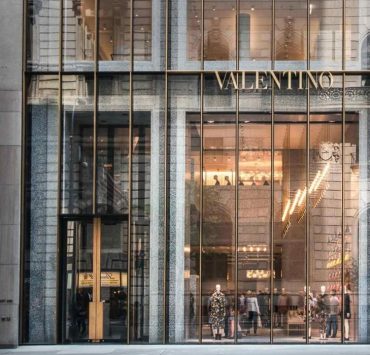 Иск в суд и убытки: Valentino закрывают бутик на Пятой авеню
