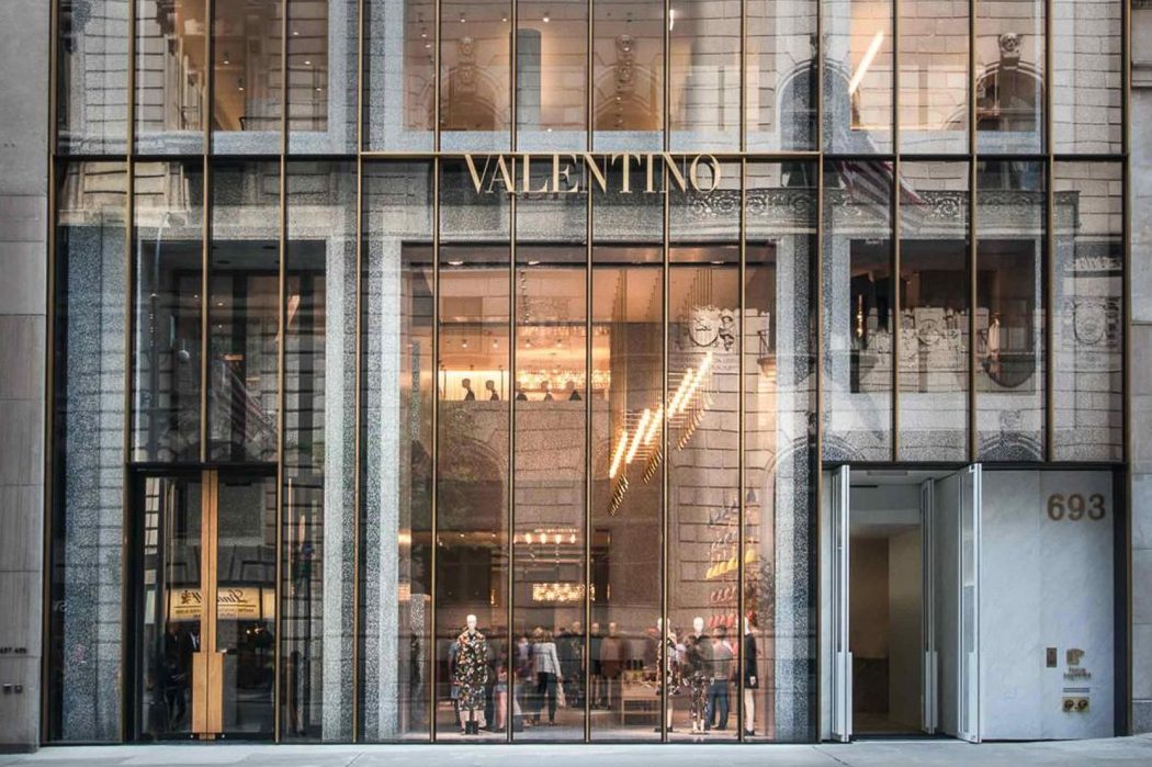 Иск в суд и убытки: Valentino закрывают бутик на Пятой авеню