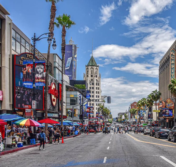 На Голлівудському бульварі з’явився величезний напис All Black Lives Matter