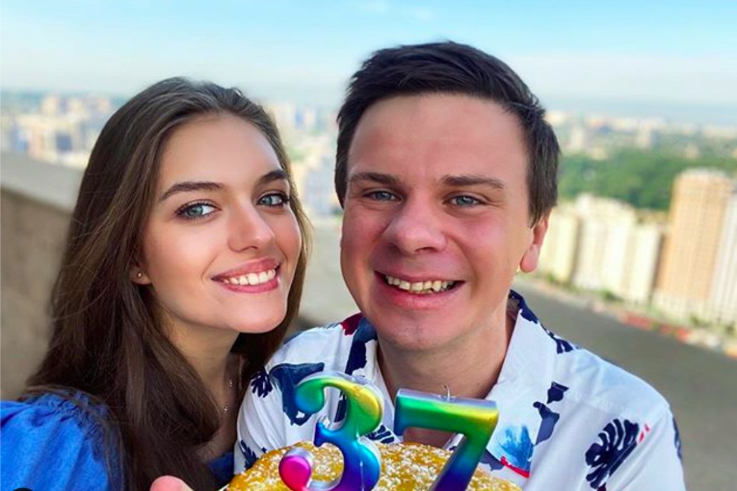 Лучший подарок — авиабилет: жена поздравила Дмитрия Комарова с 37-летием