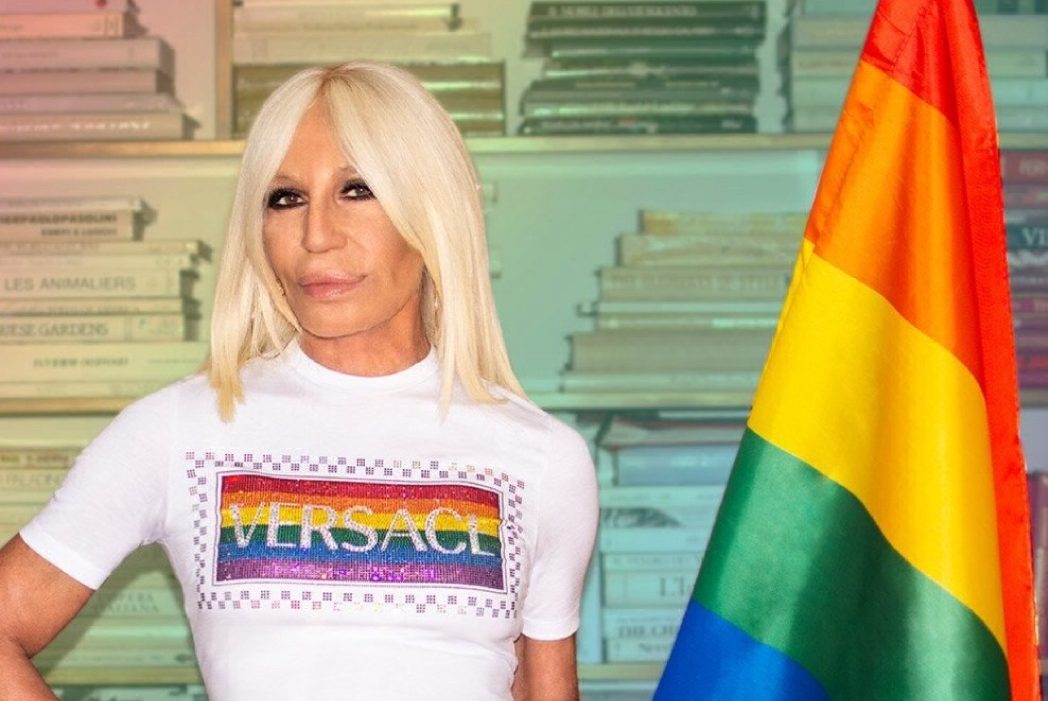 Мода для равенства: Versace выпустили капсульную коллекцию Pride 2020