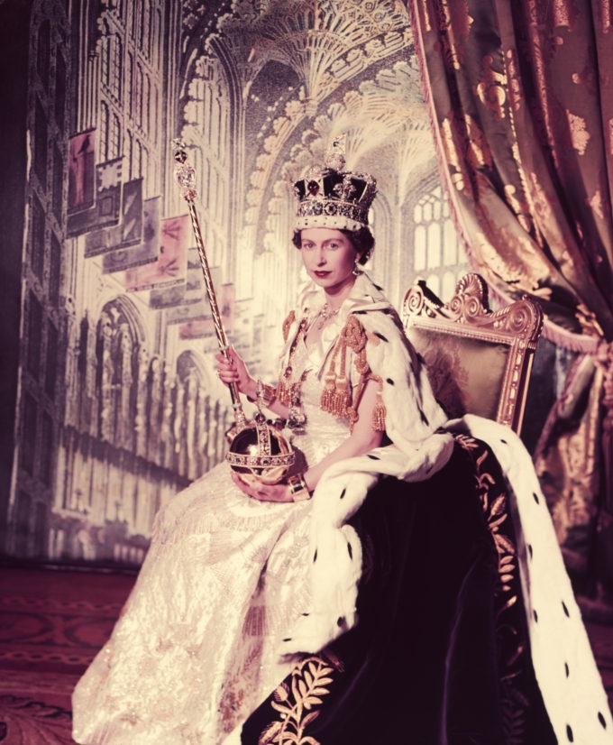 67 років на престолі: згадуємо найцікавіші факти про коронацію Єлизаети ІІ