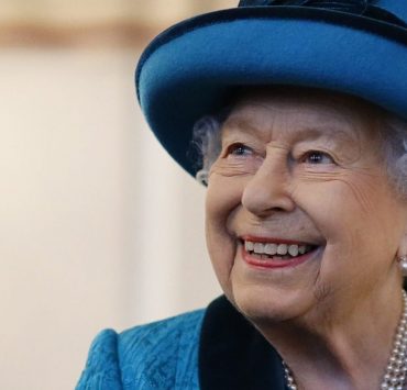 Технології на службі у королеви: Єлизавета II вперше самостійно вийшла в Zoom