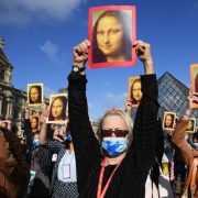 Платок Мэрилин Монро спас парижский театр от банкротства