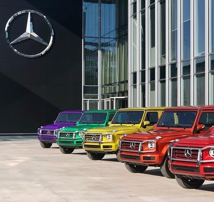 BMW і Mercedes змінили забарвлення логотипів на підтримку ЛГБТ-ком’юніті
