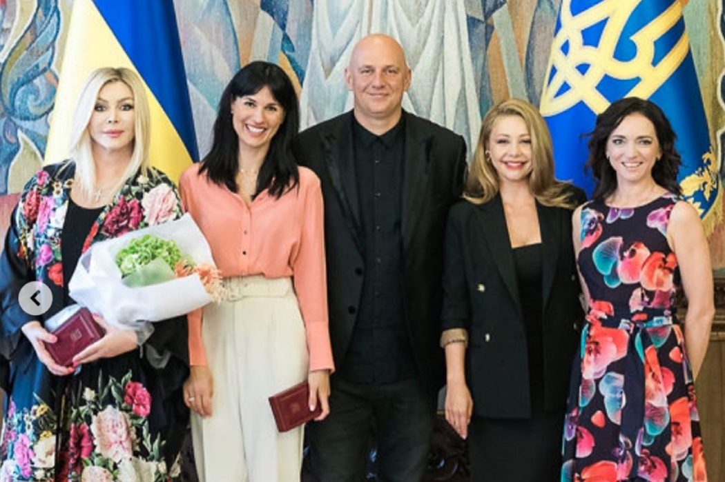 Памятный кадр: Маша Ефросинина, Потап и Тина Кароль на вручении государственных наград