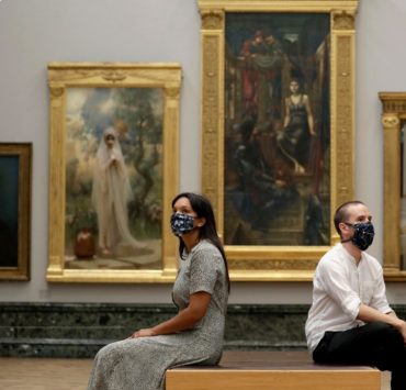 Первые кадры: лондонская галерея Tate Britain вновь открылась для посетителей