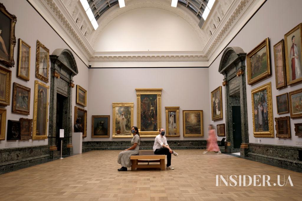 Первые кадры: лондонская галерея Tate Britain вновь открылась для посетителей