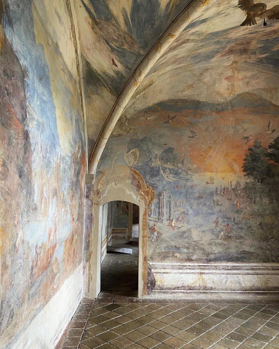 Инстаграм недели: красота заброшенных итальянских замков в аккаунте @paolo_abate