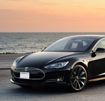 Жительница Филадельфии родила ребенка в машине Tesla, ехавшей на автопилоте