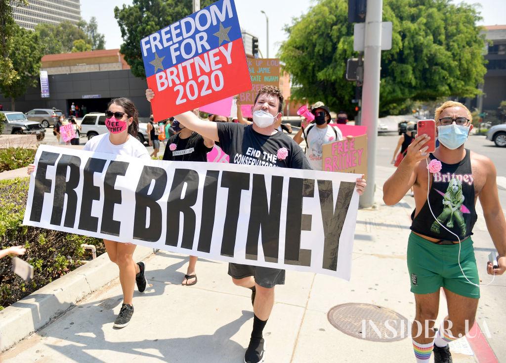 #FreeBritney: поклонники Бритни Спирс вышли на акцию протеста