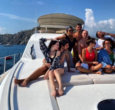 Instagram-отчет: Monatik и Надя Дорофеева отдыхают с семьями в Турции