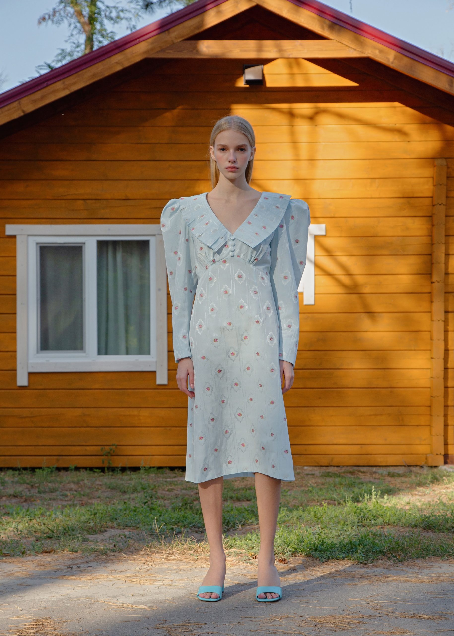 Платья-медузы с плиссированной органзой, блузки с пышными рукавами и мини-юбки в коллекции Nadya Dzyak SS 2021