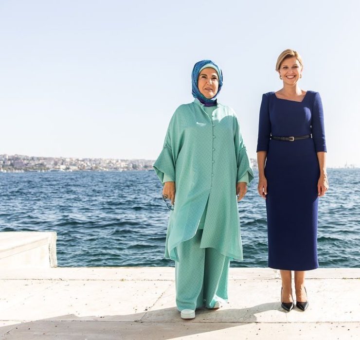 Тот же образ месяц спустя: Елена Зеленская встретилась с первой леди Турции