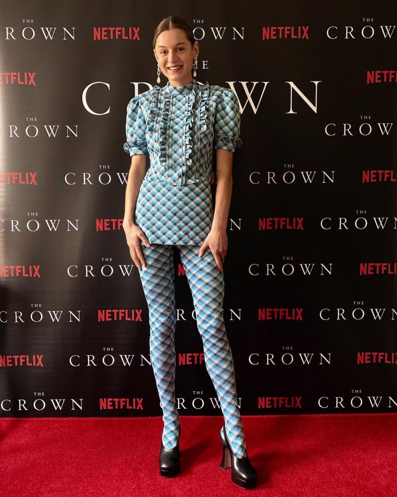 Емма Коррін і Джилліан Андерсон на онлайн-прем&#8217;єрі четвертого сезону серіалу «Корона»
