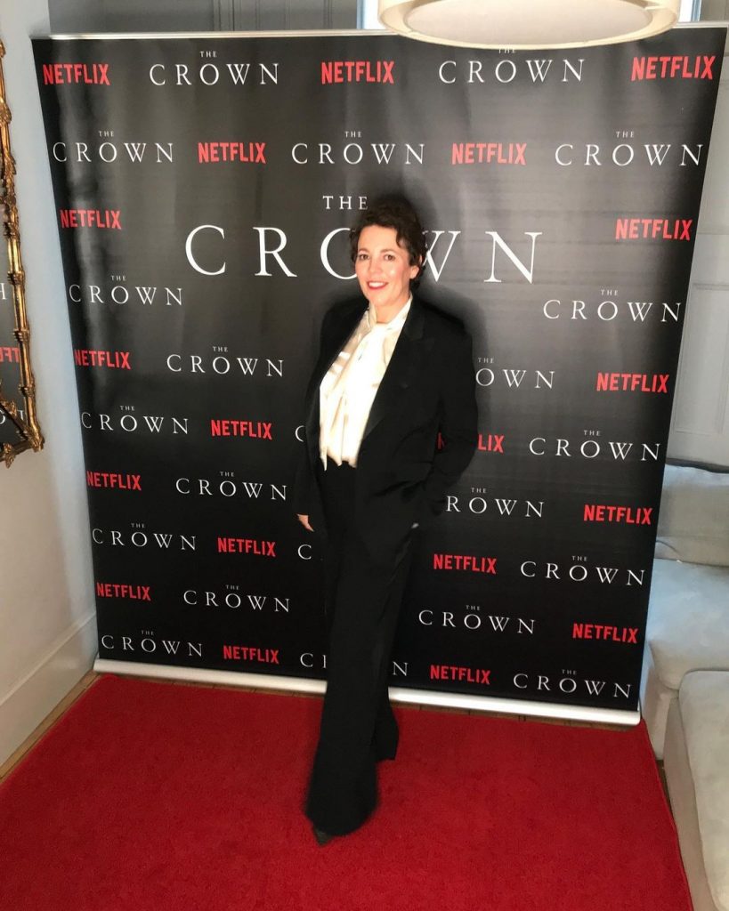 Эмма Коррин и Джиллиан Андерсон на онлайн-премьере четвертого сезона сериала «Корона»