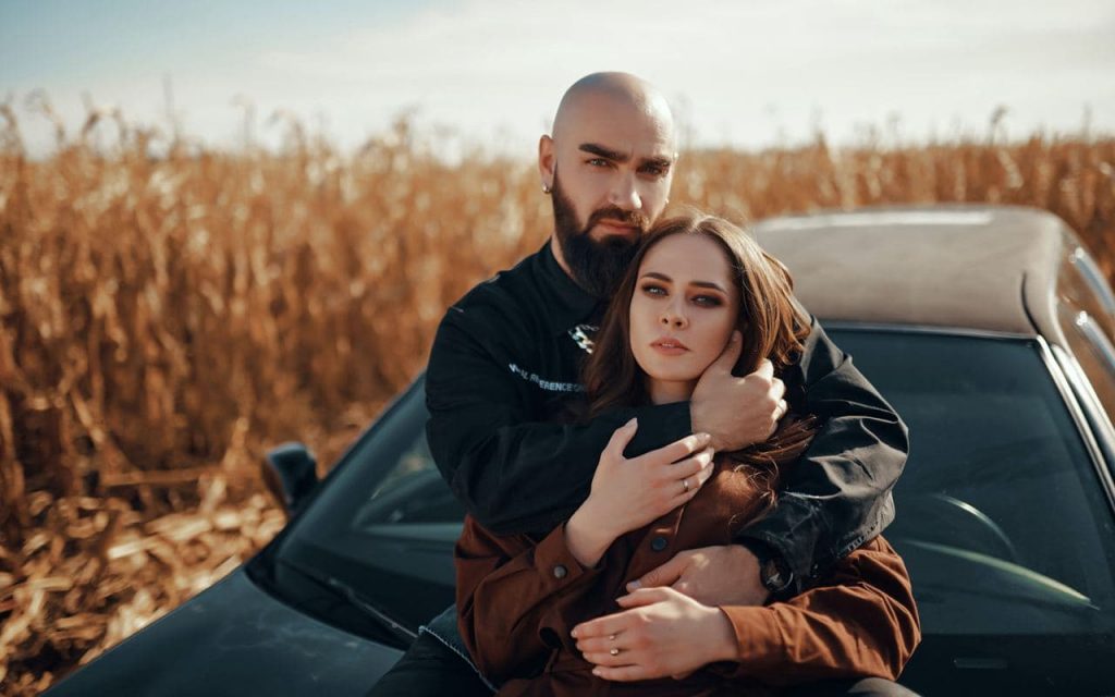Юлия Санина и Вал Бебко показали историю своей в любви в новом клипе