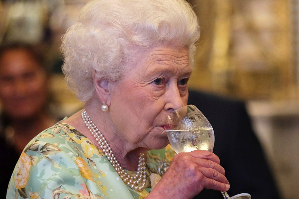 Єлизавета II випустила джин власної марки