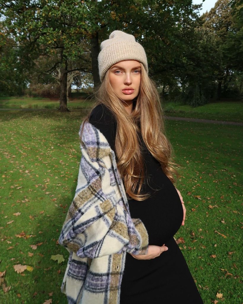 Топ-модель Роми Стрейд впервые стала мамой