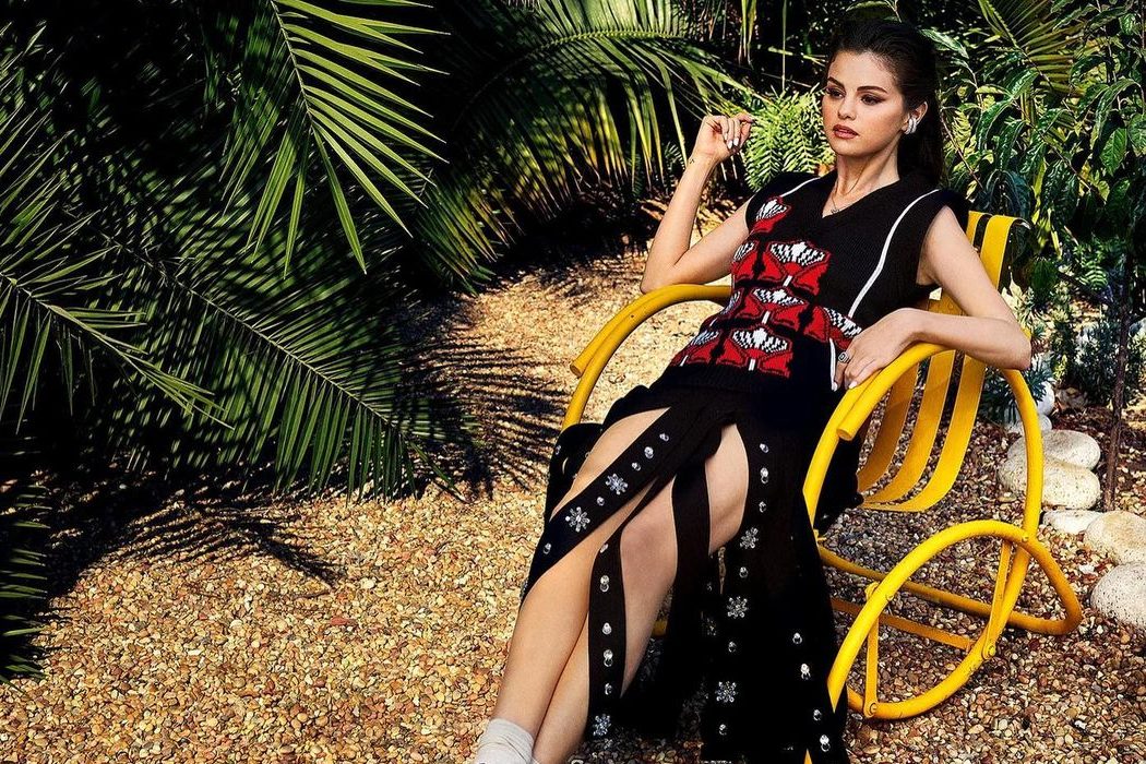 Givenchy, Celine и Cartier: Селена Гомес на обложке мексиканского Vogue