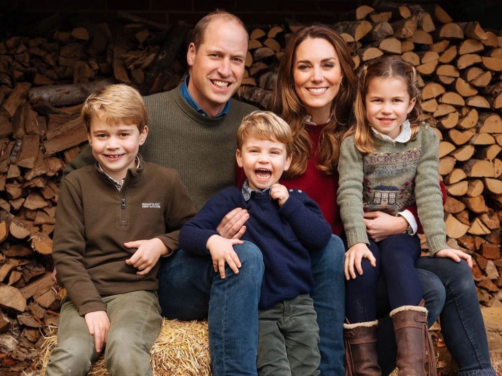 Кейт Міддлтон і принц Вільям з дітьми представили традиційну різдвяну листівку