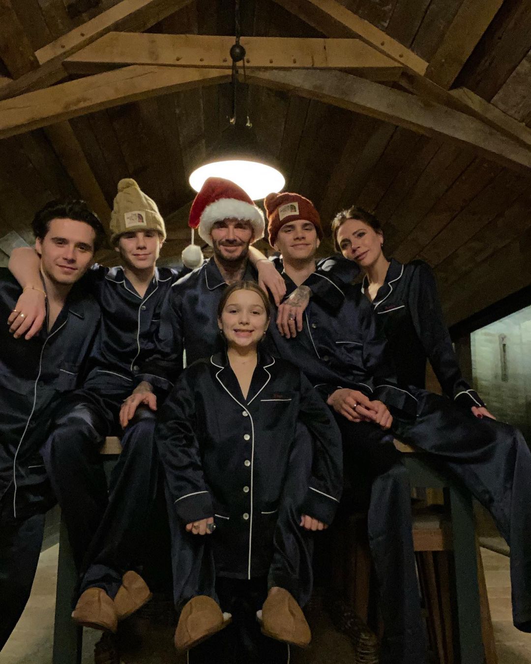 Різдво-2020: Джастін Бібер, Вікторія Бекхем, Кендалл Дженнер та інші зірки діляться сімейними фото