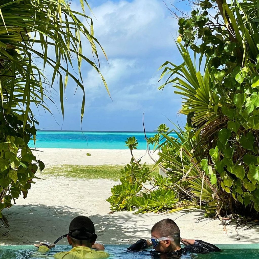 Бикини, серфинг и игристое: мальдивские будни Натальи Гоций