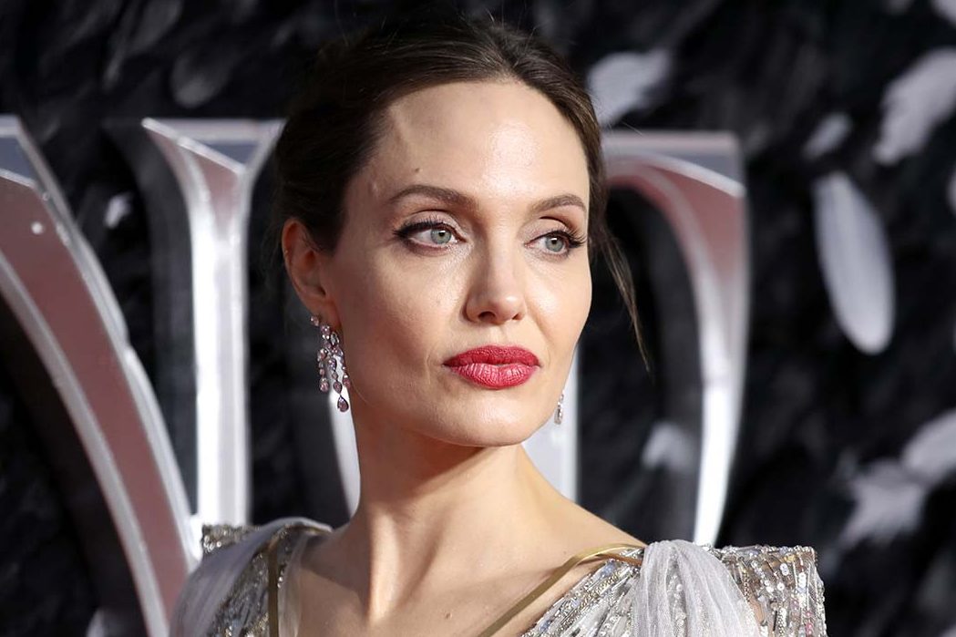 Анджелина Джоли дала советы женщинам, как защититься от домашнего насилия