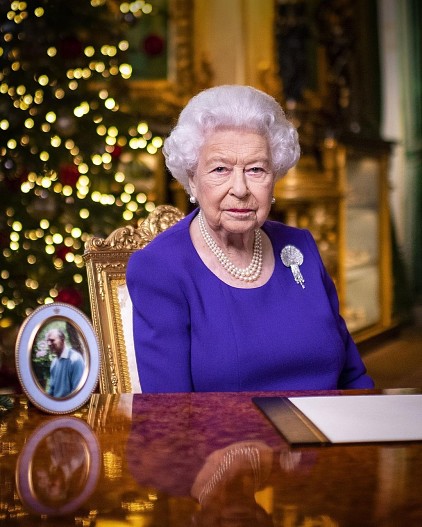 «Ви не самотні»: Єлизавета II звернулася до підданих з щорічною різдвяною промовою