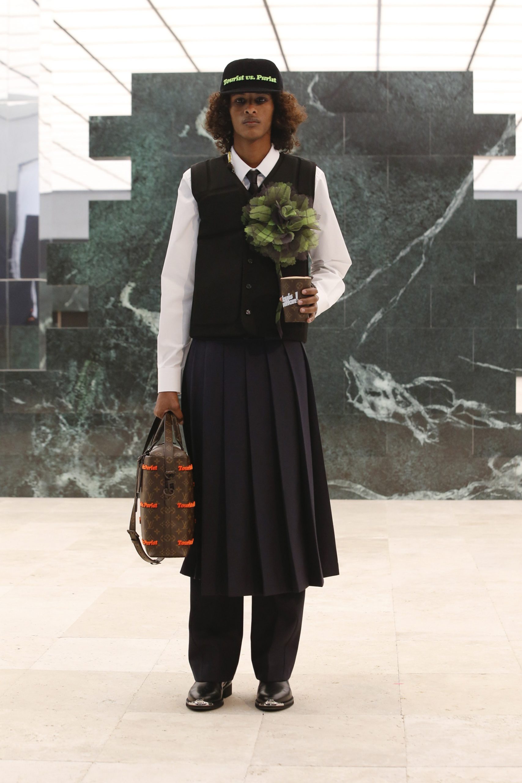 Спідниці та ґудзики-літаки: Louis Vuitton показали чоловічу колекцію FW&#8217;21