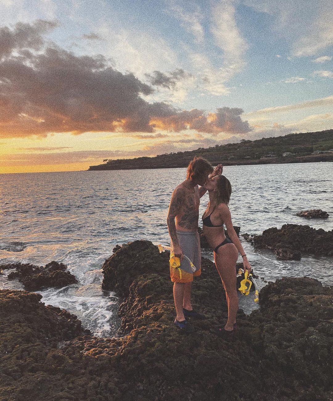 Прогулянки в тропіках і поцілунки біля океану: як Джастін і Гейлі Бібер провели вікенд на Гаваях