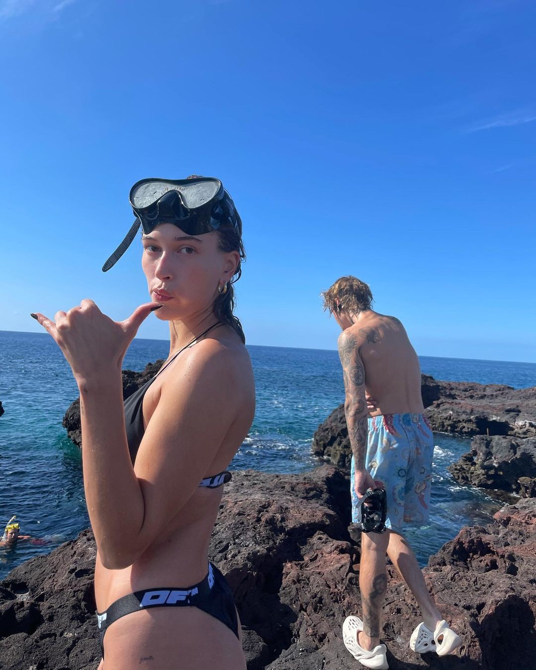 Прогулки в тропиках и поцелуи на закате: как Джастин и Хейли Бибер провели уикенд на Гавайях