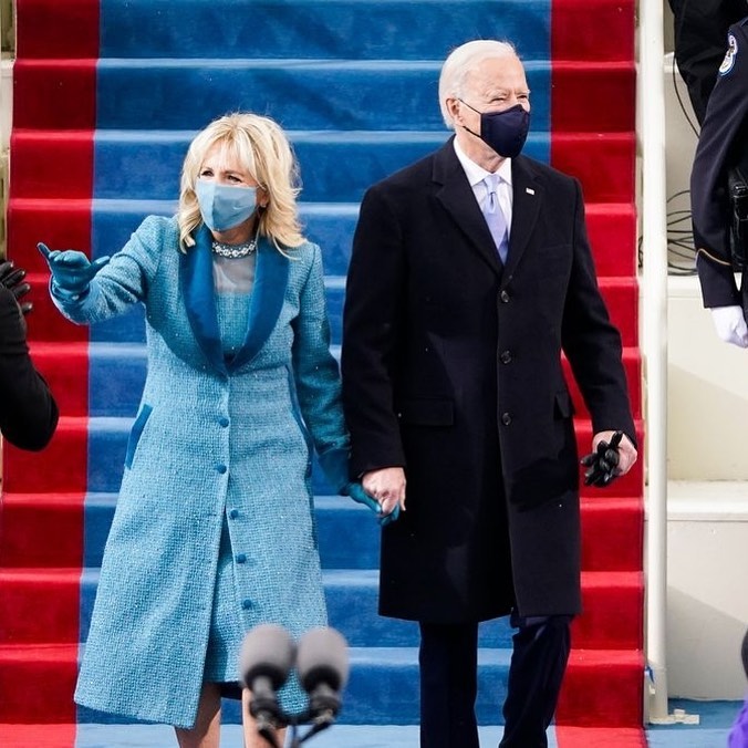 Объятия с женой и неподдельные эмоции: 20 главных фото с инаугурации Джо Байдена