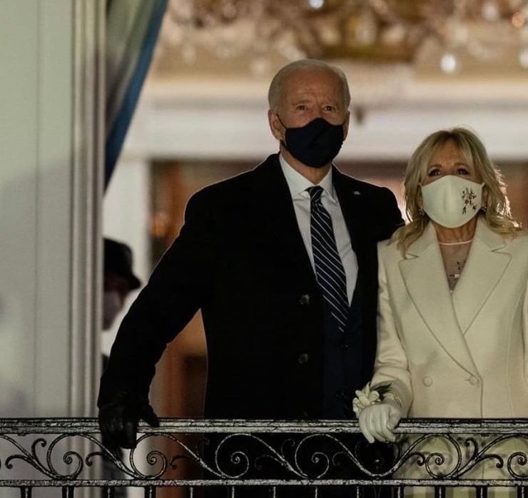 Объятия с женой и неподдельные эмоции: 20 главных фото с инаугурации Джо Байдена
