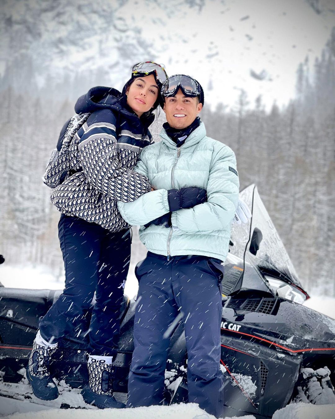 В снежном Турине: Криштиану Роналду и Джорджина Родригес отдыхают в горах