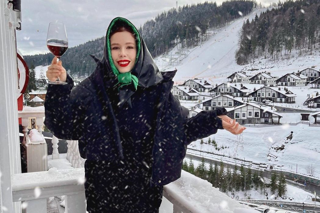 Снег, смех и игристое: как Соня Плакидюк отпраздновала день рождения