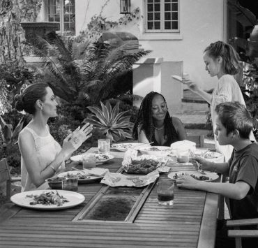 Анджелина Джоли снялась в редкой семейной фотосессии с детьми