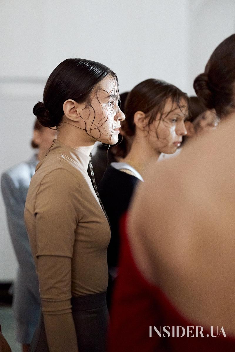 UFW No Season 2021: эстетика кабаре в шоу Arutiunova FW’21/22