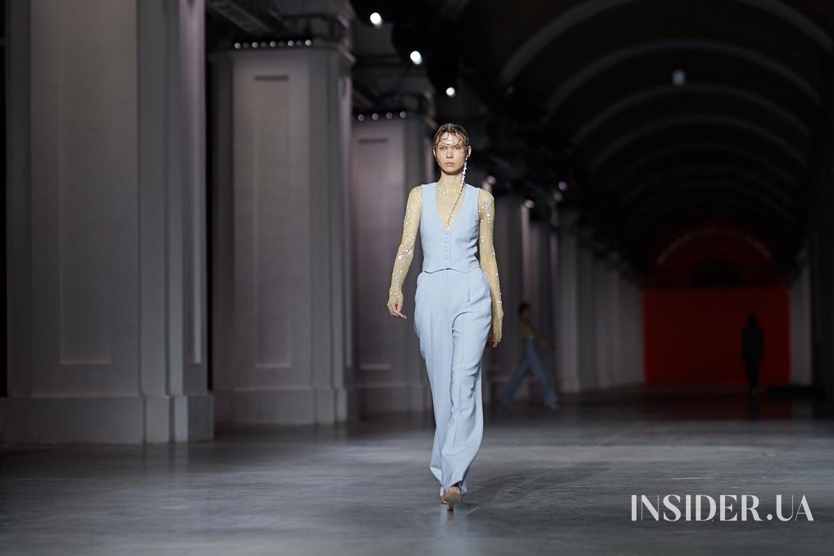 UFW No Season 2021: эстетика кабаре в шоу Arutiunova FW’21/22