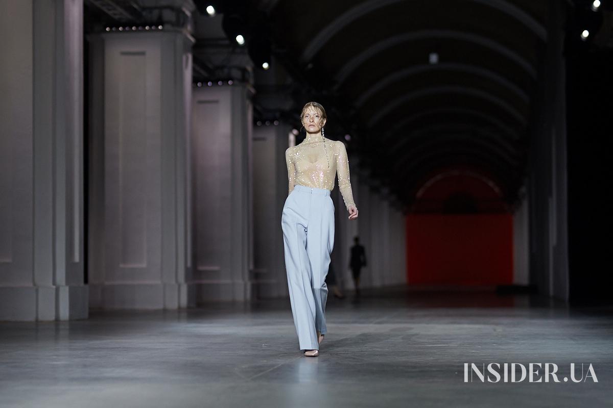 UFW No Season 2021: эстетика кабаре в шоу Arutiunova FW’21/22