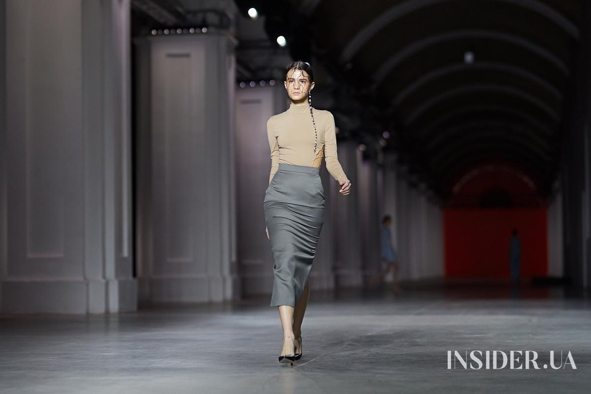 UFW No Season 2021: эстетика кабаре в шоу Arutiunova FW’21/22