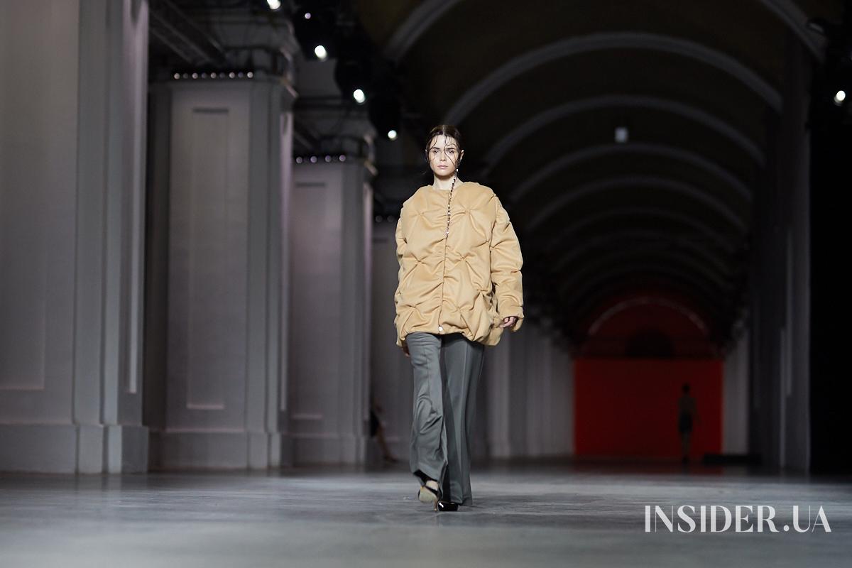 UFW No Season 2021: эстетика кабаре в шоу Arutiunova FW’21/22