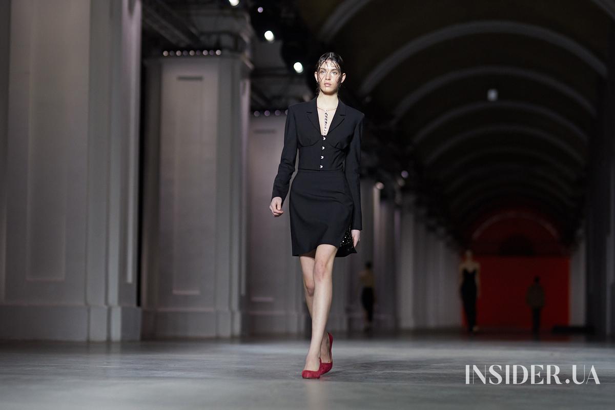 UFW No Season 2021: эстетика кабаре в шоу Arutiunova FW’21/22