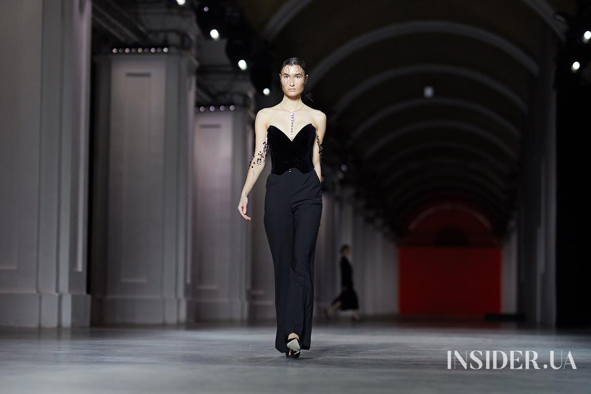 UFW No Season 2021: эстетика кабаре в шоу Arutiunova FW’21/22